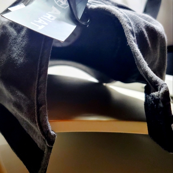 Ariat lepard shield. Women pony tail softball style hat. - Picture 9 of 12